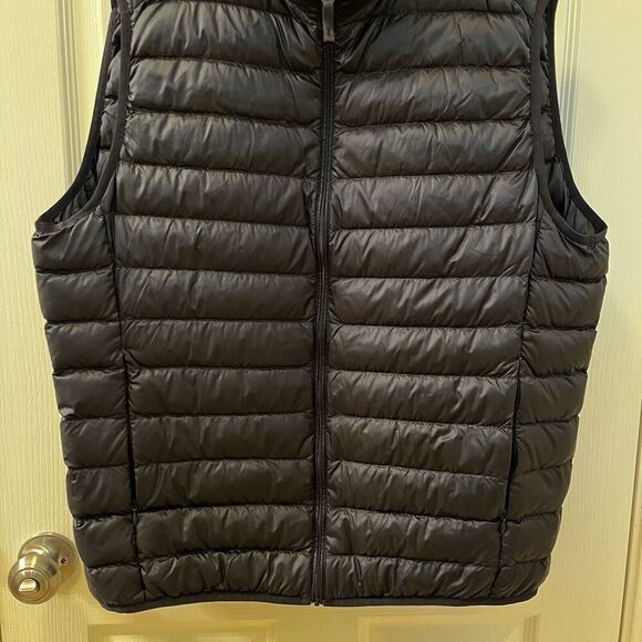 Uniqlo Light Weight Down Puffer Vest Black Water Repellent Men's Size XL - Picture 3 of 10